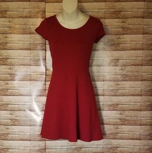 Size small short sleeve maroon dress